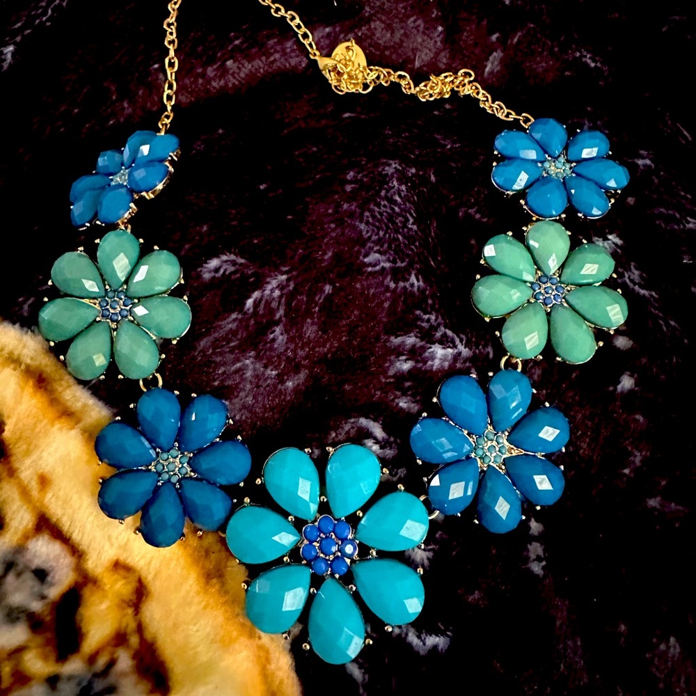 Women’s necklace